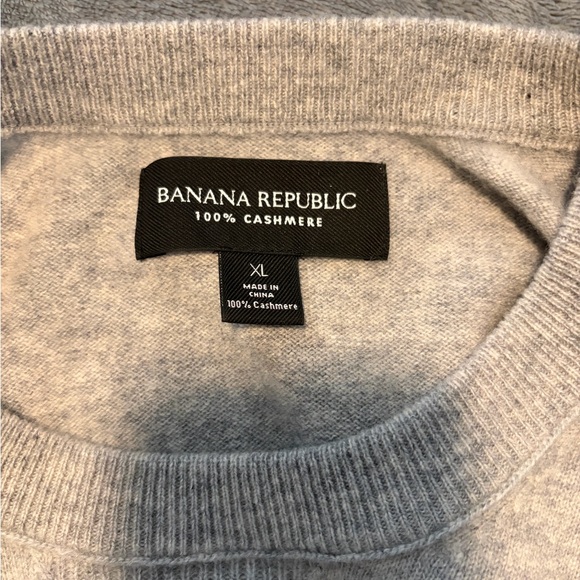 Banana Republic Light Gray Mens Cashmere Crewneck Sweater - Picture 2 of 2
